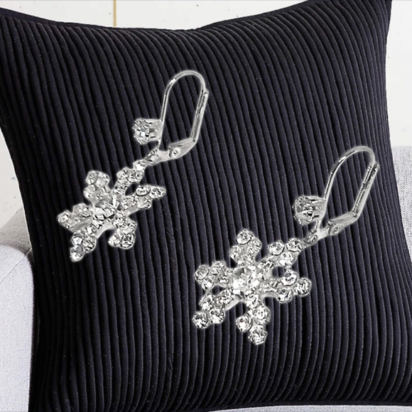 .🎄10/$20.  Snowflakes Rhinestones Silver Tone Earrings - Picture 8 of 8